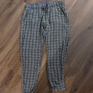 Seraphine maternity Black and White Patterned Pants size 6